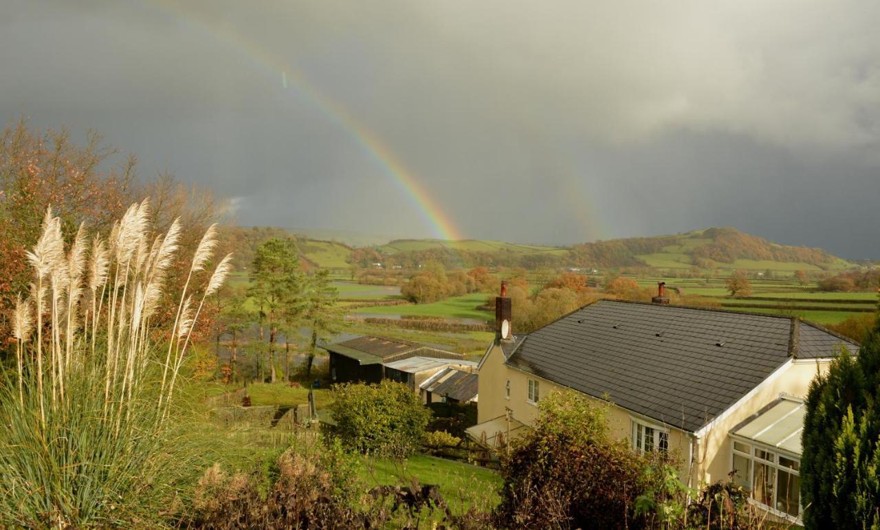 Bryn Hebog Acomodação com café da manhã Carmarthen Exterior foto