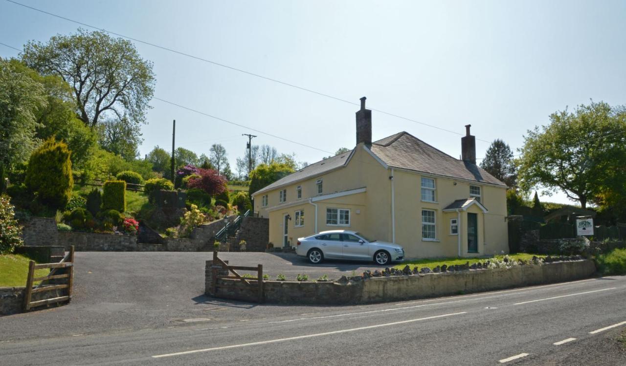 Bryn Hebog Acomodação com café da manhã Carmarthen Exterior foto