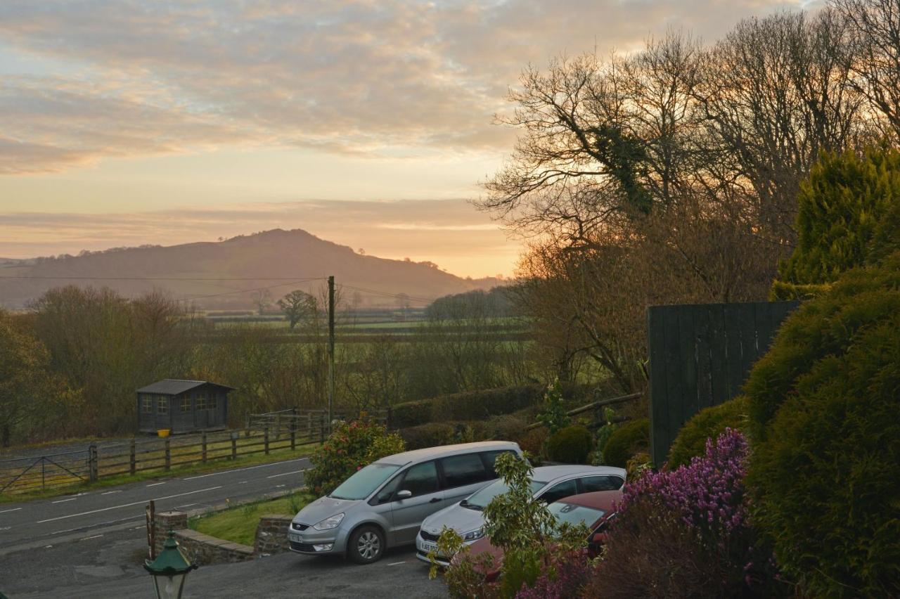 Bryn Hebog Acomodação com café da manhã Carmarthen Exterior foto
